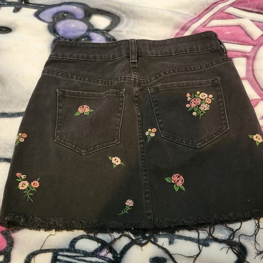Pacsun Black Floral Distressed Denim Skirt Coquette Feminine Casual | 24 - Picture 3 of 7